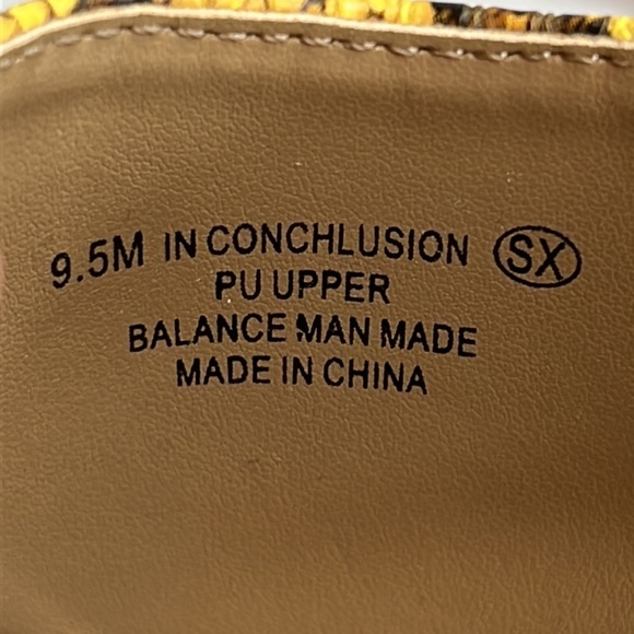 NWT Aerosoles Womens In Conchlusion Yellow Snake Print Sandals Shoes SIZE 9.5M - Picture 8 of 9